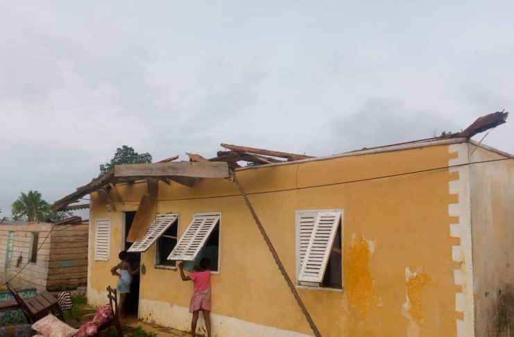 Fuertes lluvias y vientos dejan sin hogar a varias familias de poblados de Akurenam