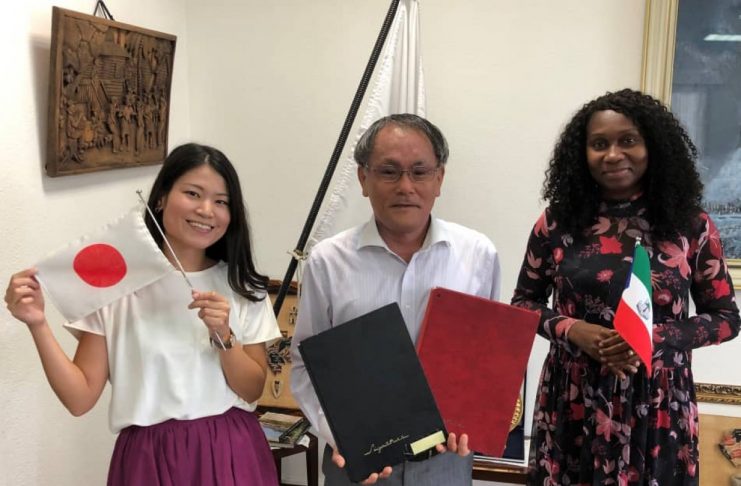 La Embajada de Japón dona material de formación médica a la Universidad Nacional de Guinea Ecuatorial