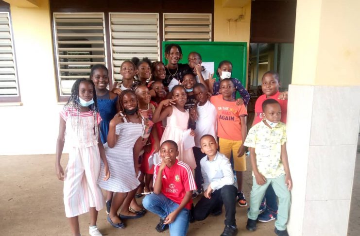 El Internacional con el Nzalang, Santiago Eneme Bokari visita al colegio que le vio crecer