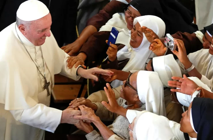 El papa Francisco nombra por primera vez a mujeres en el comité asesor de los obispos