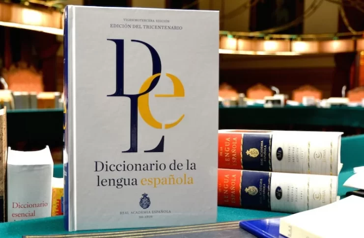 La Real Academia  Española (RAE) realiza drásticos cambios en su abecedario y las reglas ortográficas