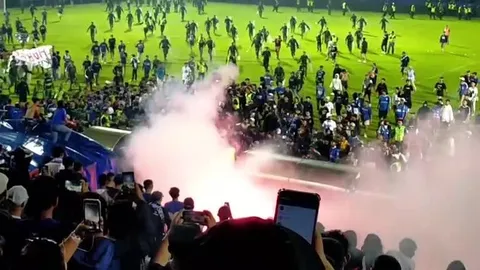Al menos 174 muertos tras unos disturbios en un partido de fútbol en Indonesia