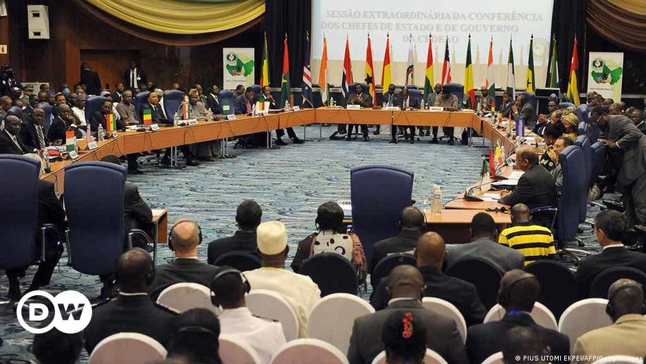 Los líderes de Estado de la CEDEAO aperturan su cumbre en Abuya (Nigeria) con el golpismo encima de la mesa