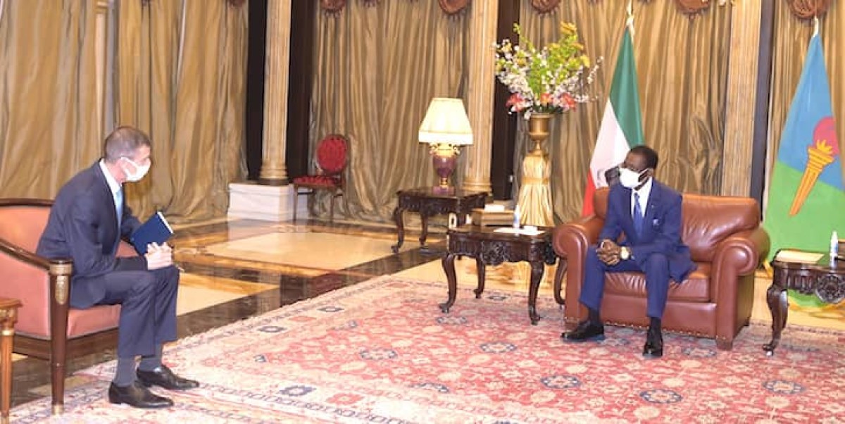 El Presidente Obiang Nguema Mbasogo toca el tema del Franco CFA con el Embajador de Francia