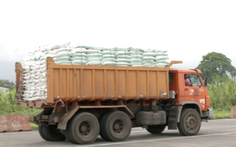 La Primera Dama de Burundi dona 25 toneladas de arroz a la Fundación Constancia Mangué Nsue Okomo