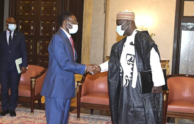 El Presidente Obiang Nguema Mbasogo recibe un mensaje confidencial del Presidente camerunés Paul Biya