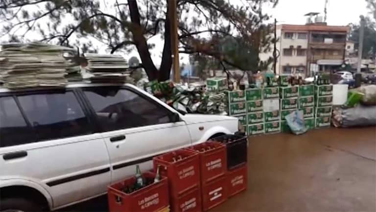 En Camerún se desmantela una fábrica ilegal de cervezas Heineken con orina y productos tóxicos