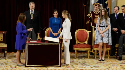 España: La princesa Leonor jura la Constitución, recibe el Collar de Carlos III y pronuncia su primer discurso como heredera