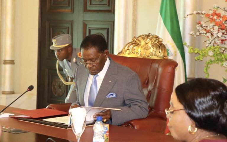 Obiang Nguema Mbasogo tras la dimisión del Gobierno de Roka Botey: «no bastan las teorías», se intenta «construir otro más eficaz»