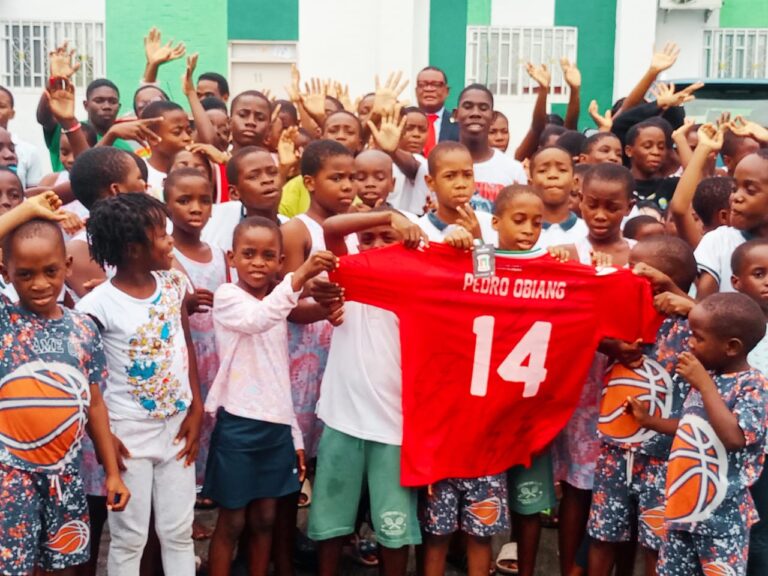 Pedro Mbá Obiang dona sus dietas de los partidos contra Liberia al Orfanato de Malabo