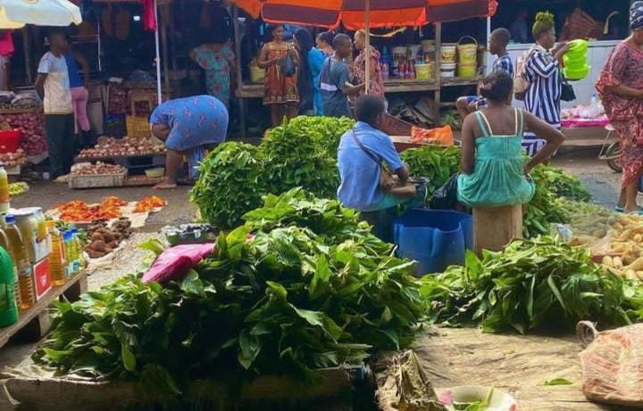 Acusan a una mujer de hacer “magia negra” para bloquear la venta de otros en el mercado Bikuy de Bata