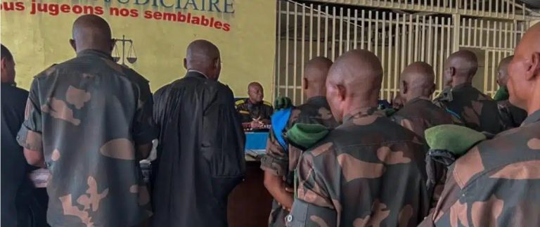 RDC: un tribunal militar condena a 13 soldados a muerte por «huir del enemigo»